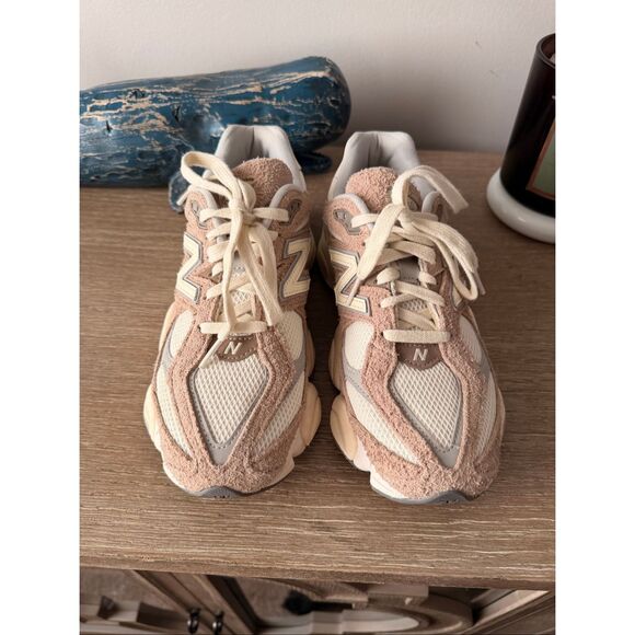 New Balance 9060 Sneakers in Driftwood Size M7/W8.5 - Picture 3 of 10